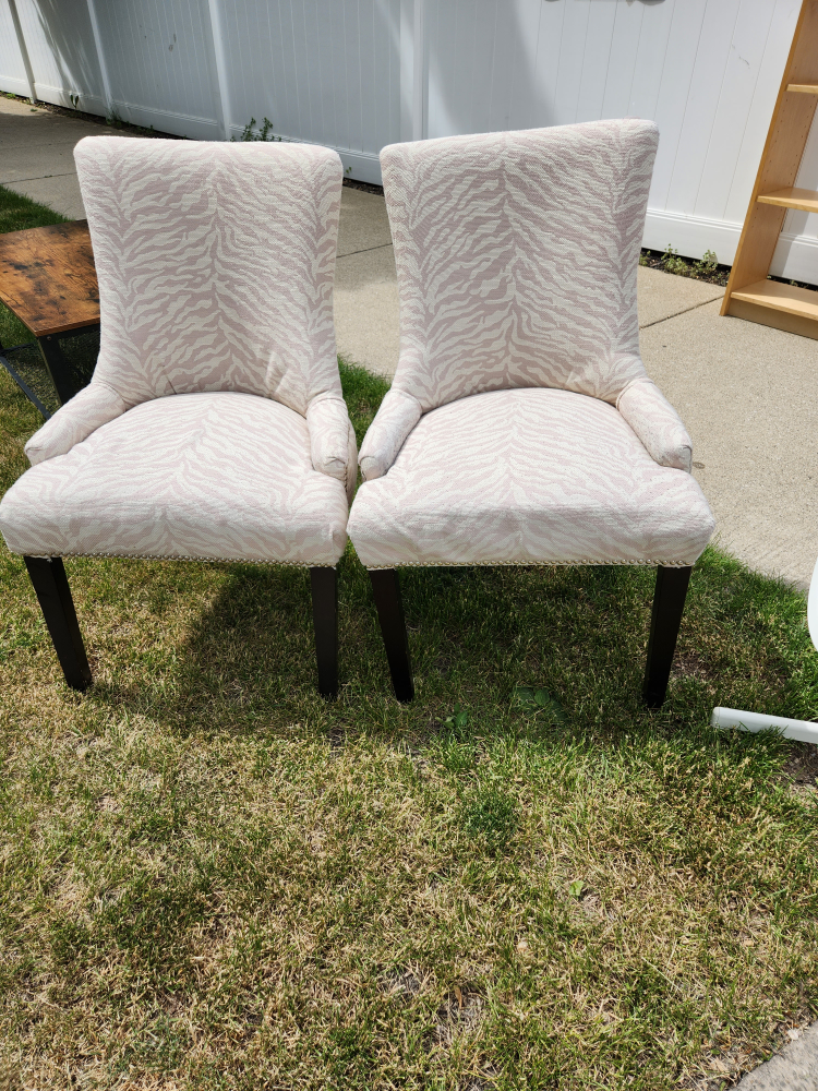 Accent chairs