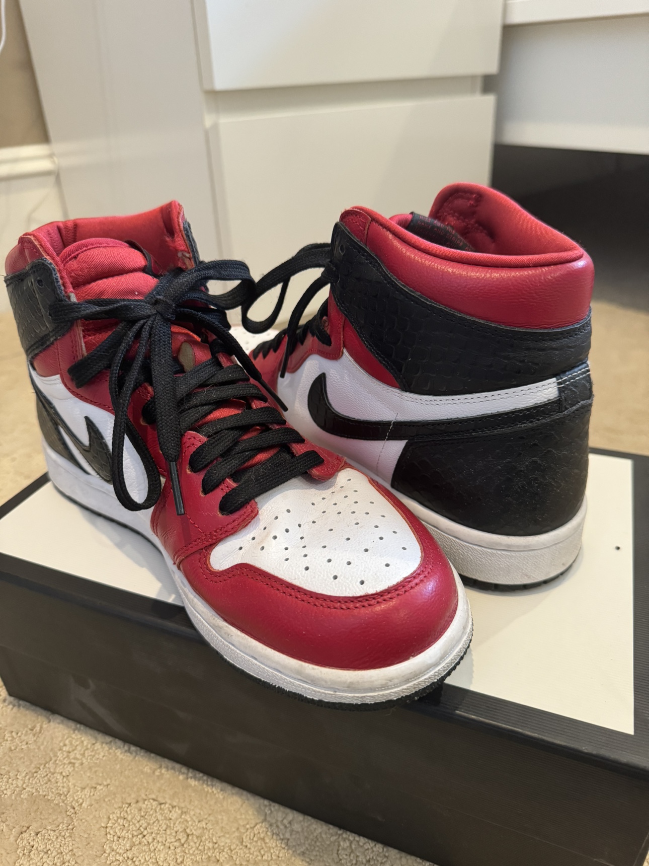 Nike Jordan 1’s High