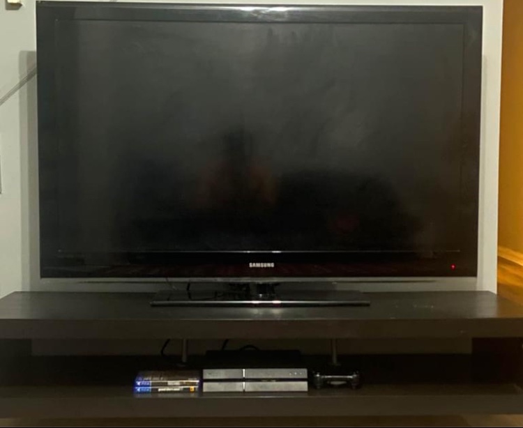 52 Inch TV (Samsung) - photo 2