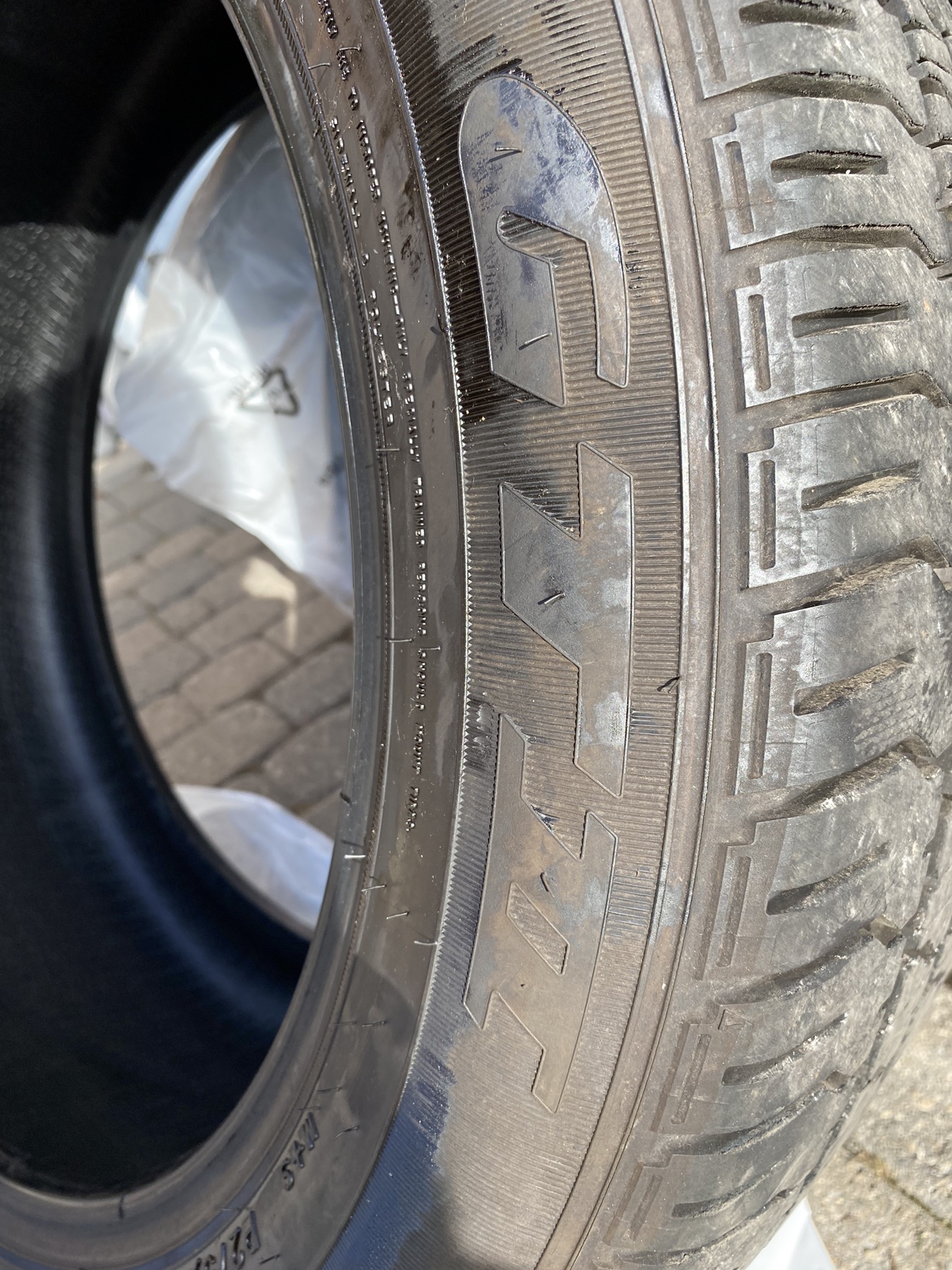 2 All season tires image indicator(4)