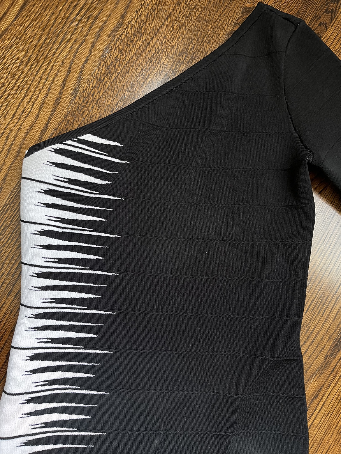 Ladies Guess Bodycon Dress image indicator(2)