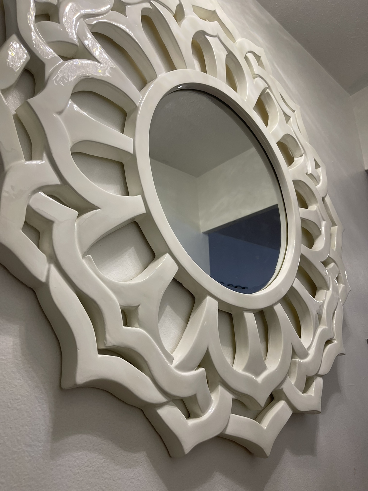 White decor image indicator(2)