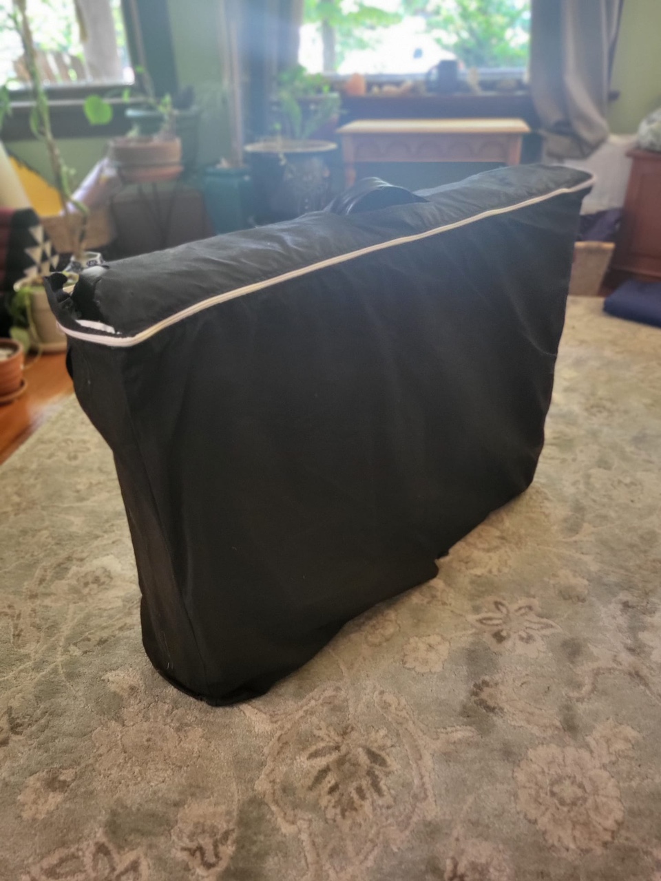 Collapsible massage table