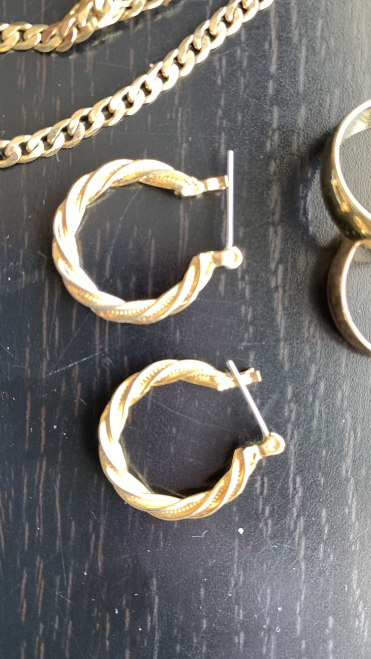 Various golden accessories - photo 5