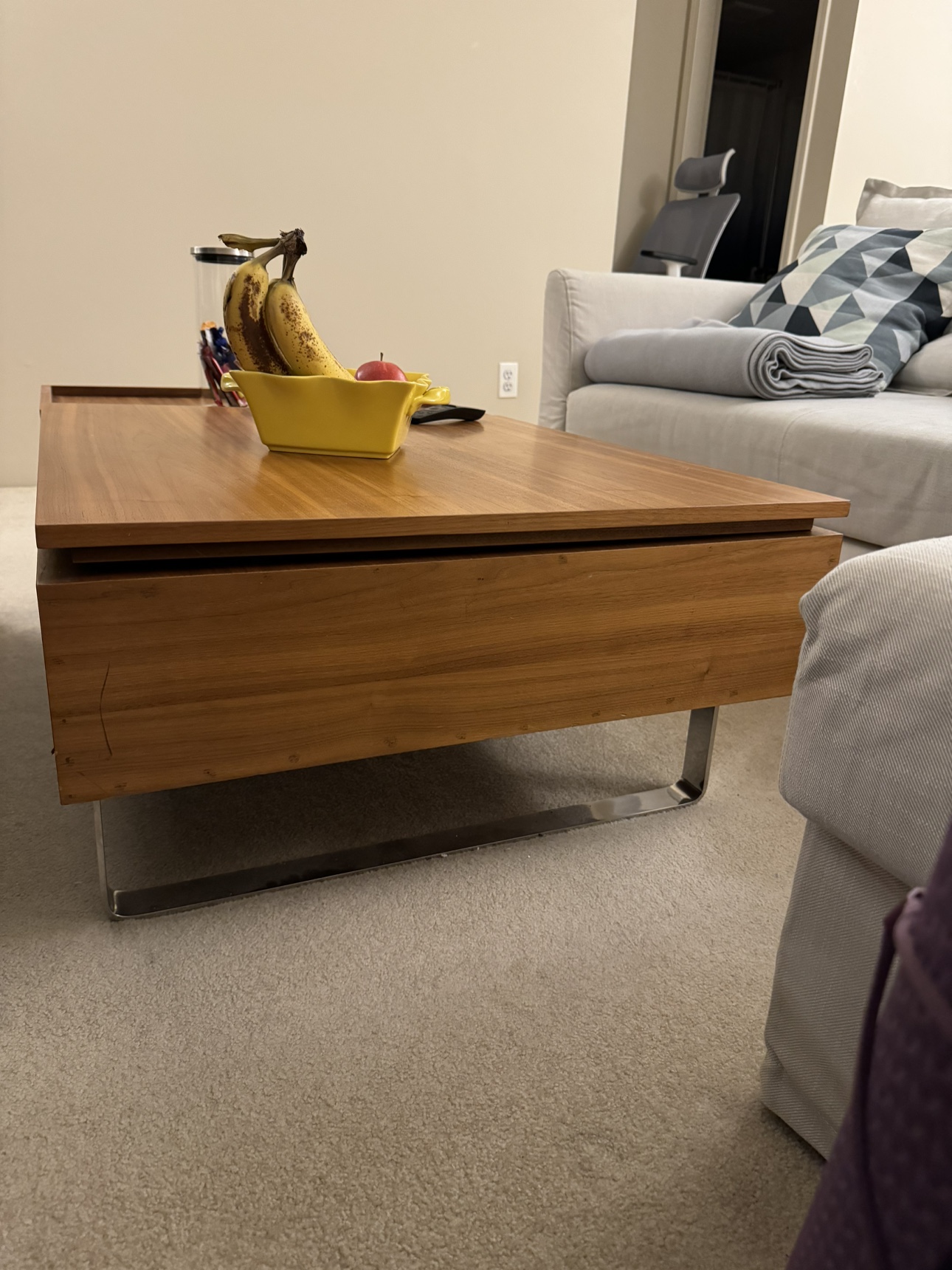 Lacquered lift-top storage coffee table - photo 4