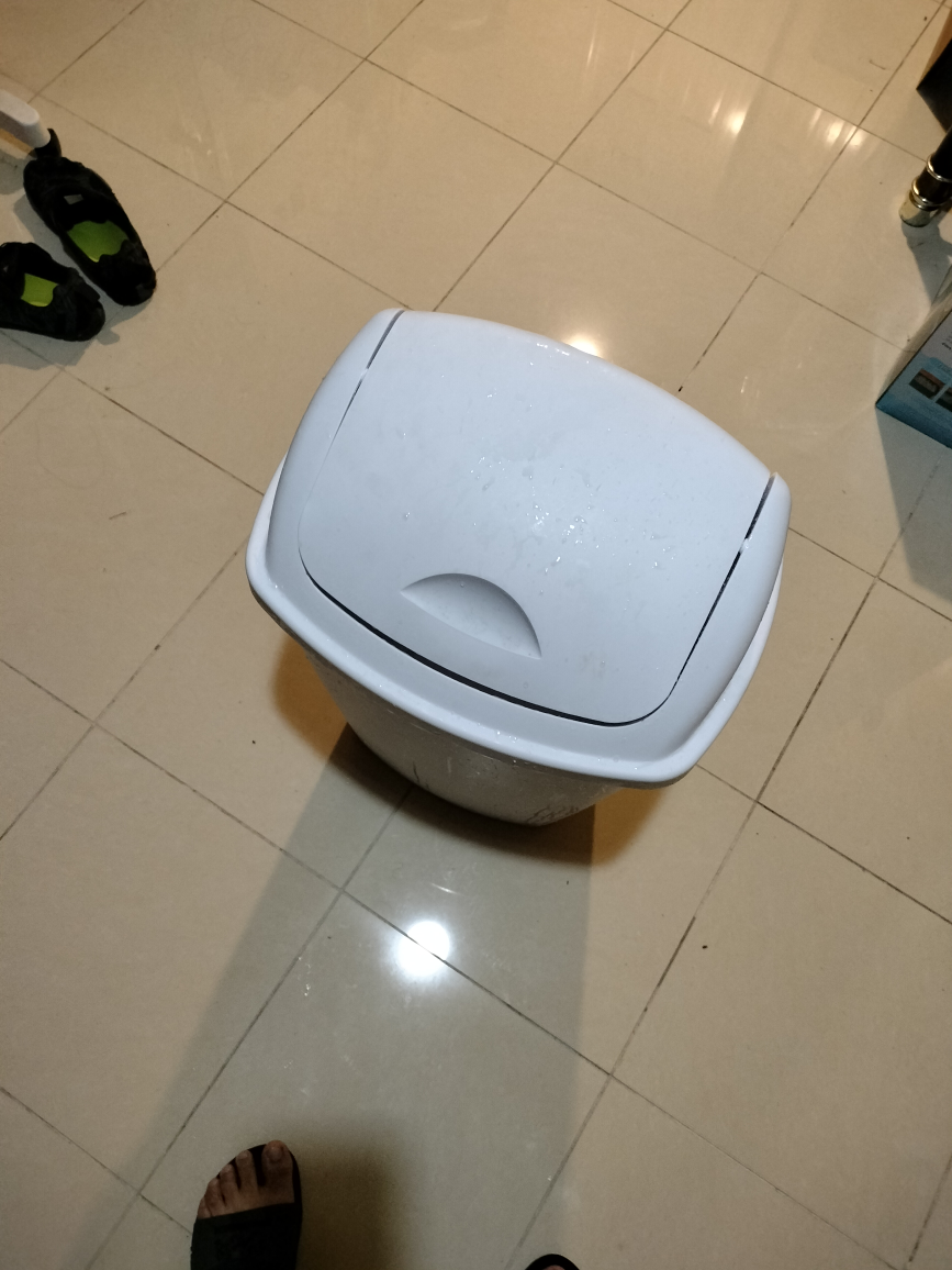 simple trash can