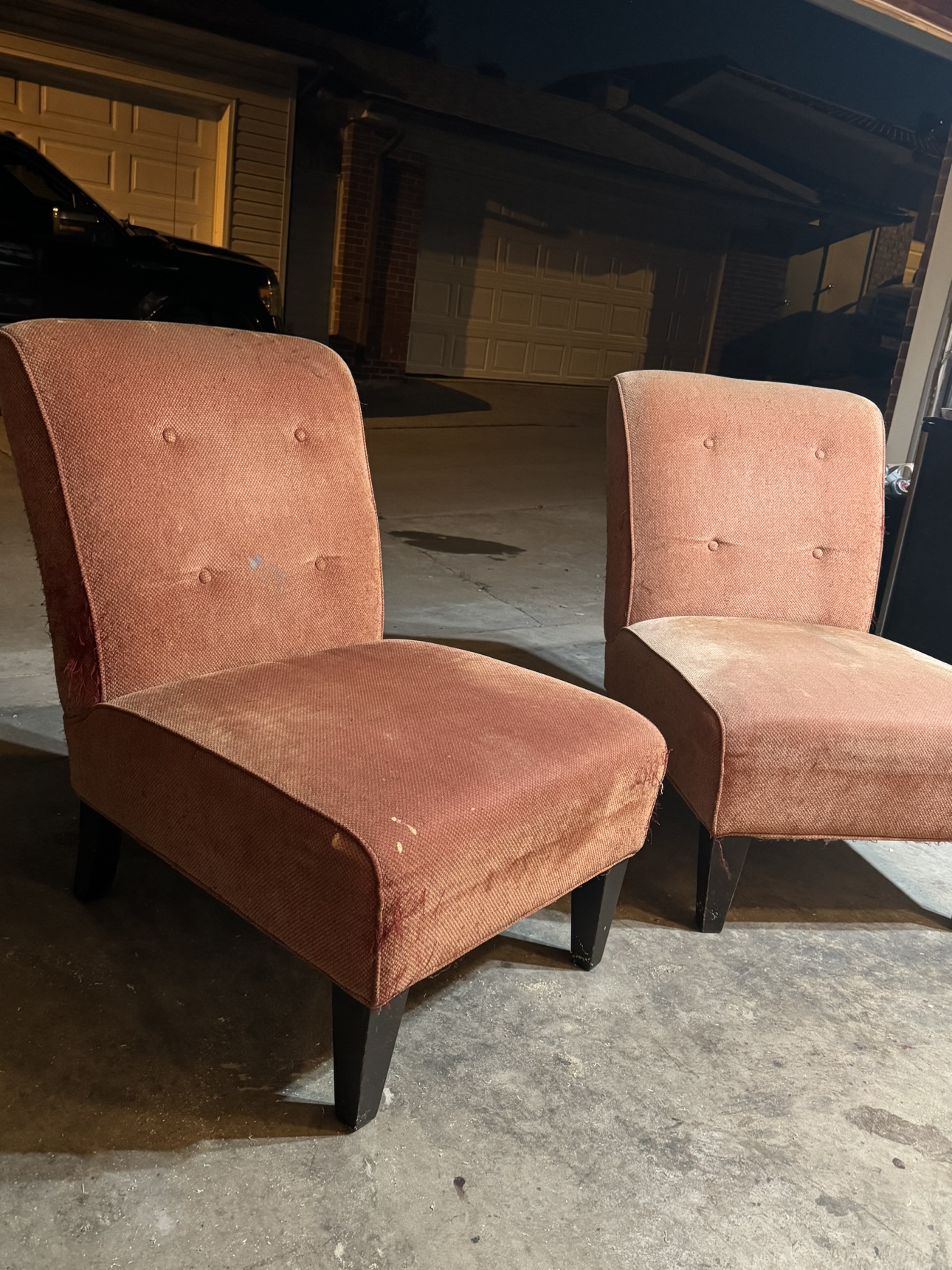 Comfortable chairs in fair condition thumbnail