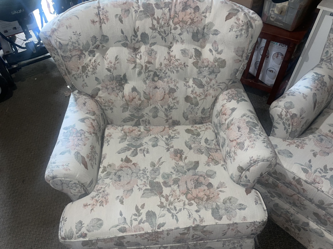 free sofa - photo 2