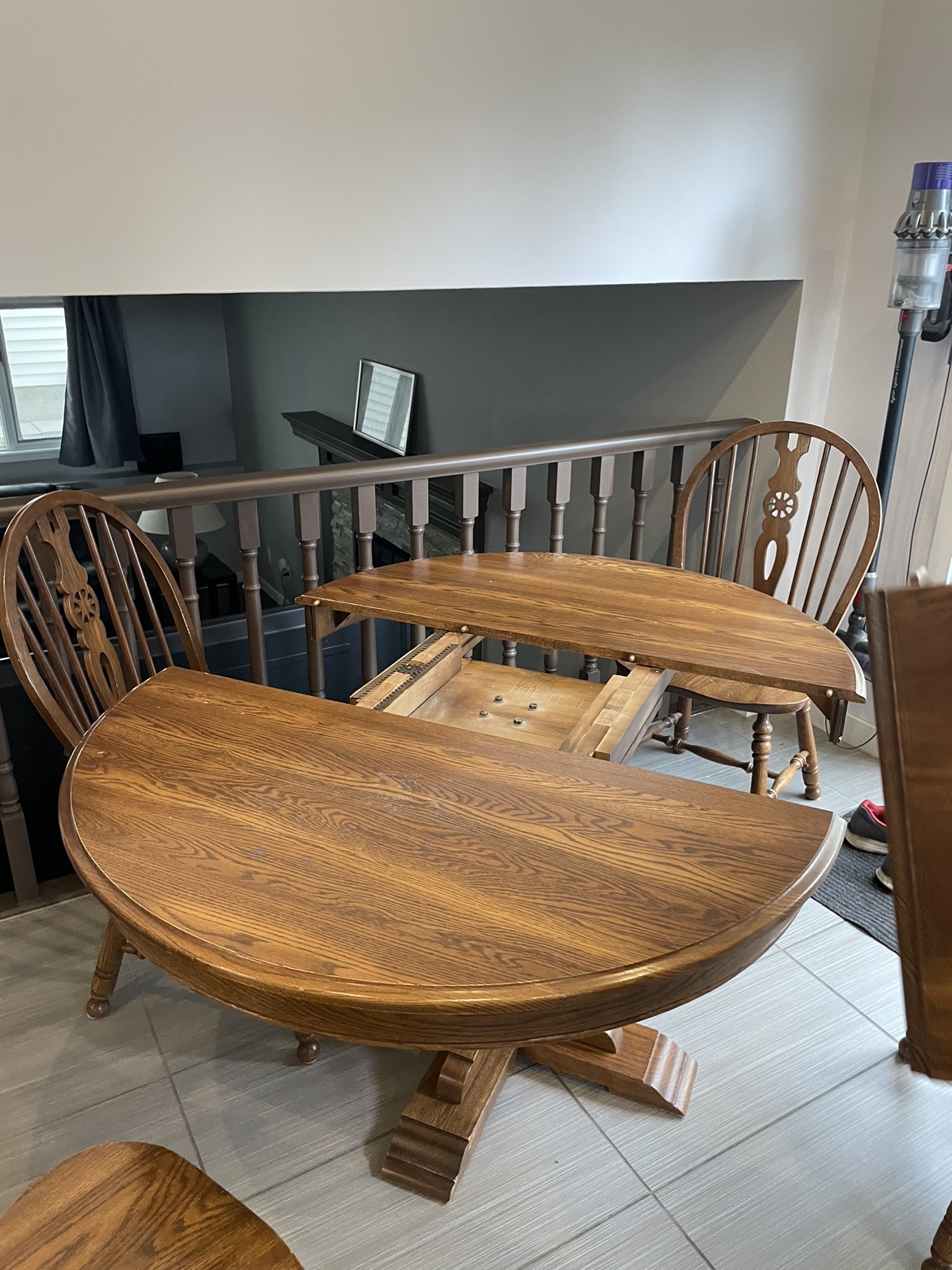 Wood extendable dining table with 4 chairs - photo 3