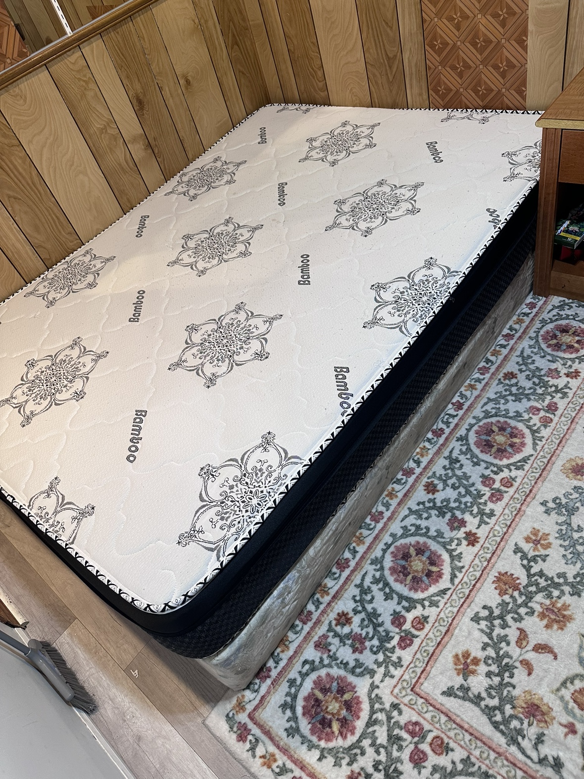 Queen size mattress with bed box