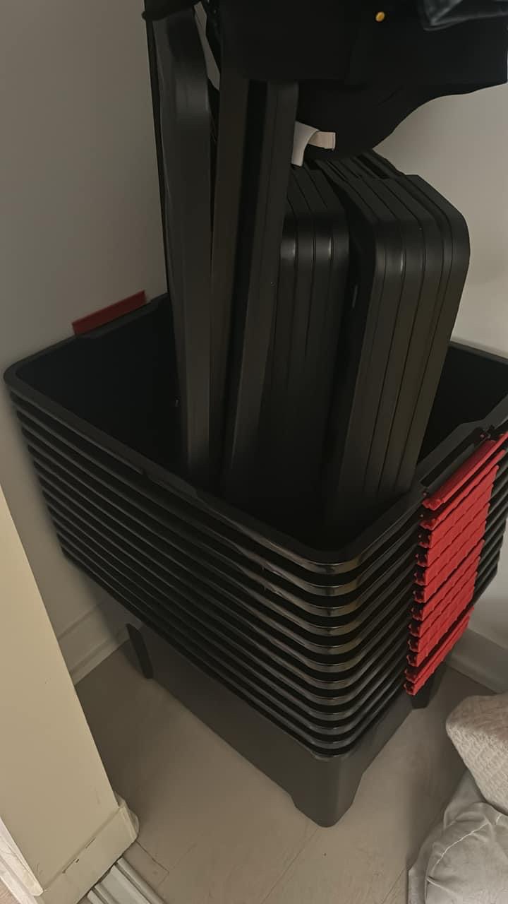 Storage bins with lids