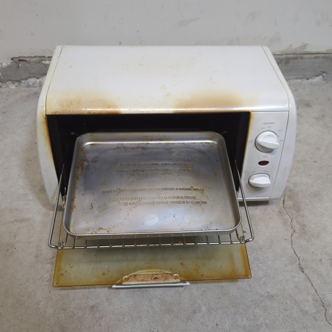 Free toaster.  Fully working. - photo 3