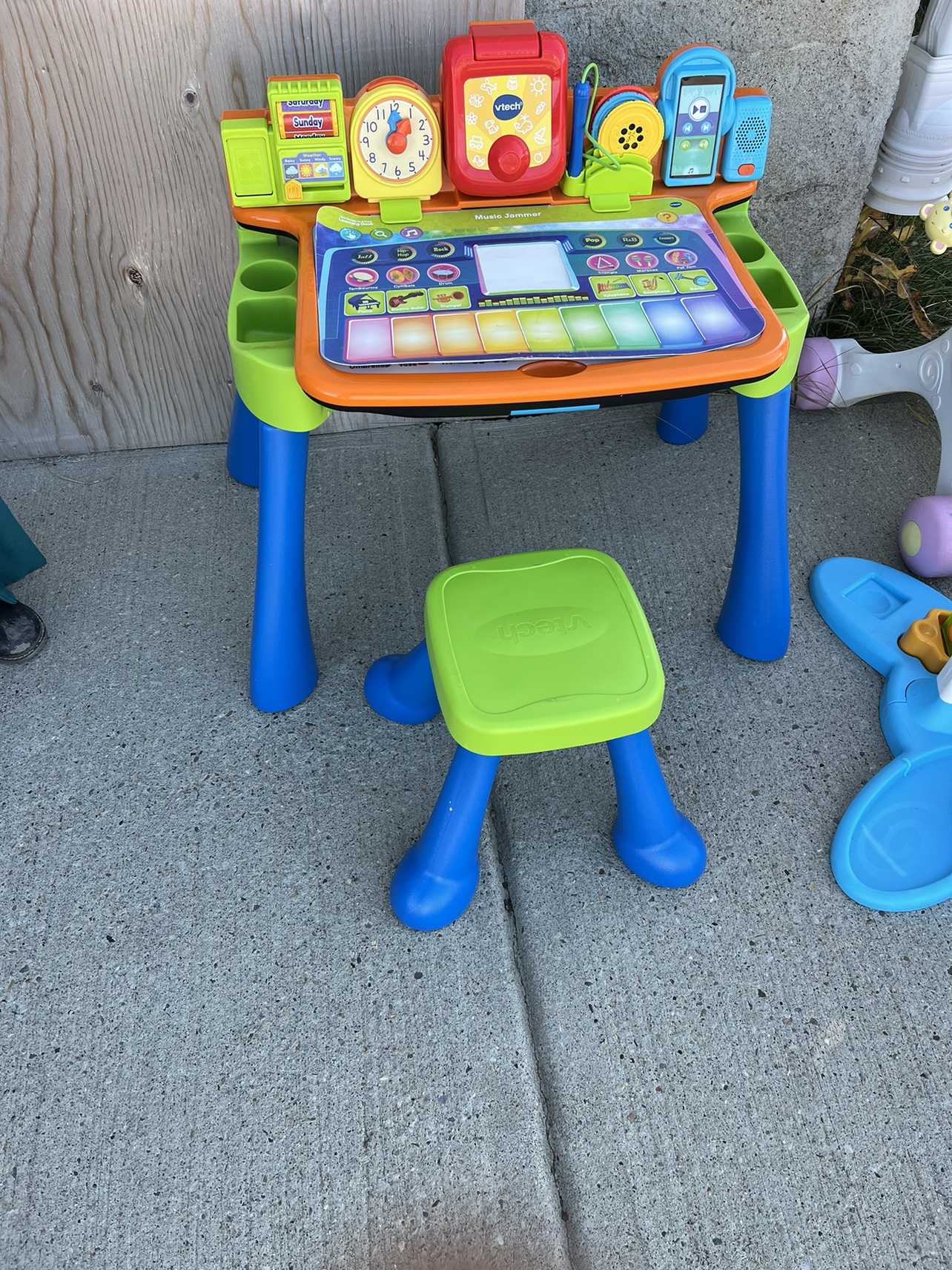 Kids learning table