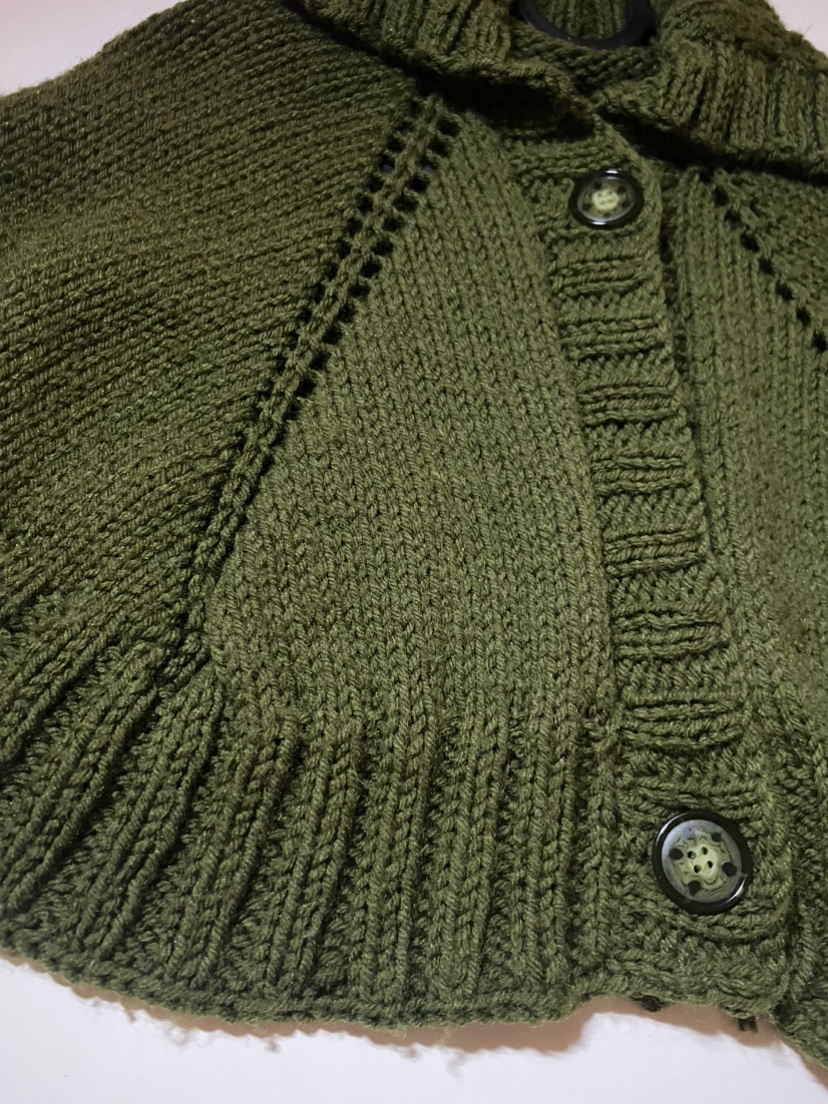 🌱Cozy green knit cape shawl for fall and winter image indicator(7)