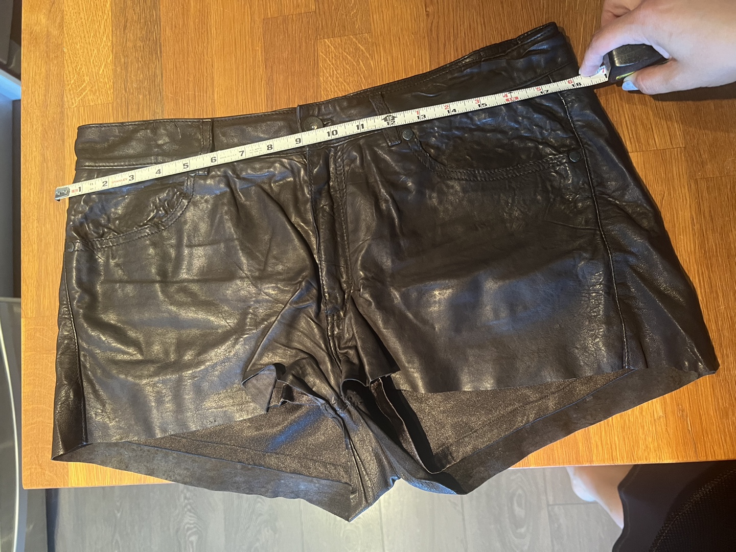 Black Leather shorts luxury brand size L 8/10 image indicator(4)