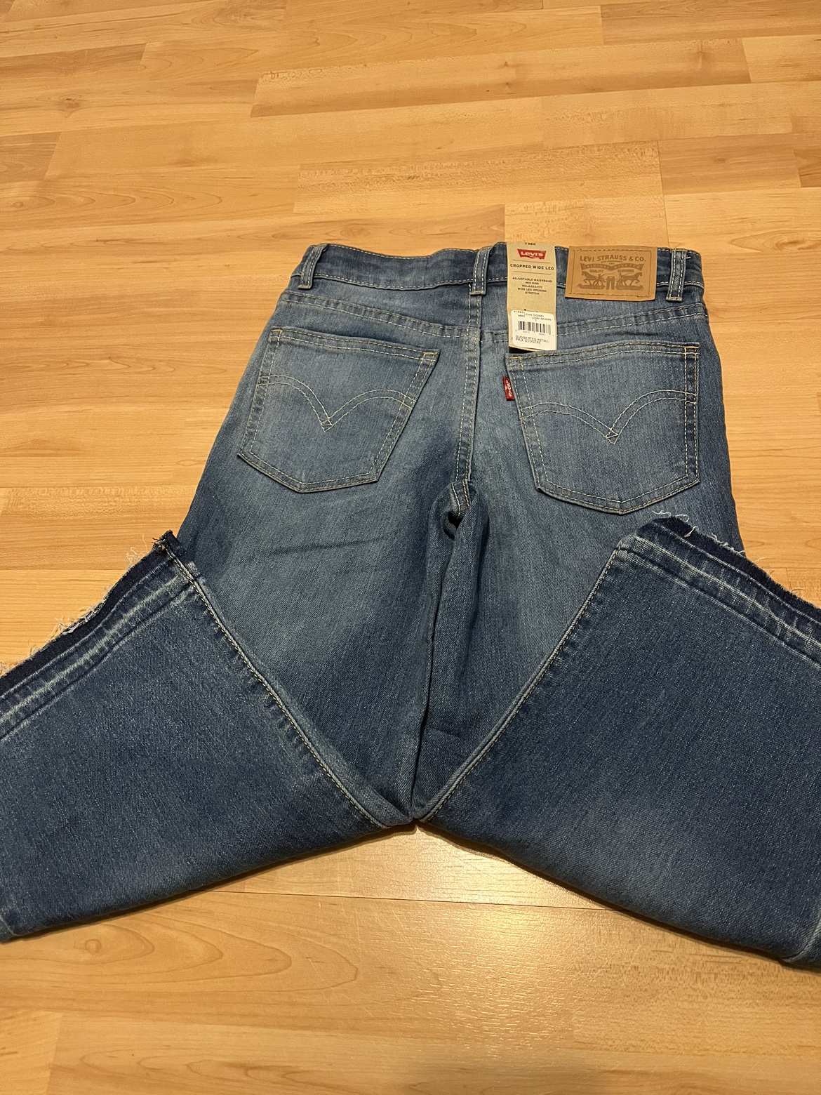 New Girls Levi’s Wide Leg Capri Size 7 image indicator(4)