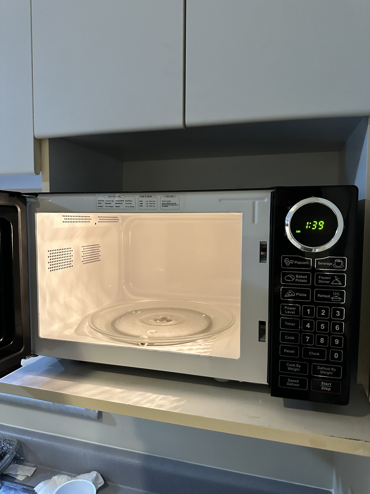 RCA microwave 0.9cu ft - like new - photo 3