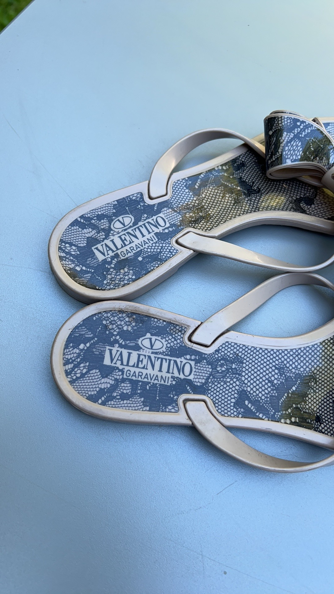 Valentino Garavani Rubber Bow Sandals - photo 3