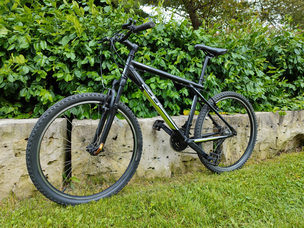 Bicycle GT Mountain Bike, 26 tires, 21 speed