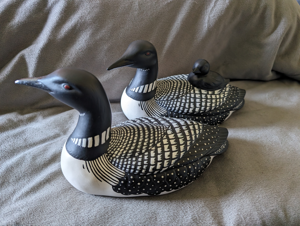 VINTAGE Loon Baby on Back Figurine Ceramic Hand Painted Signed - photo 3