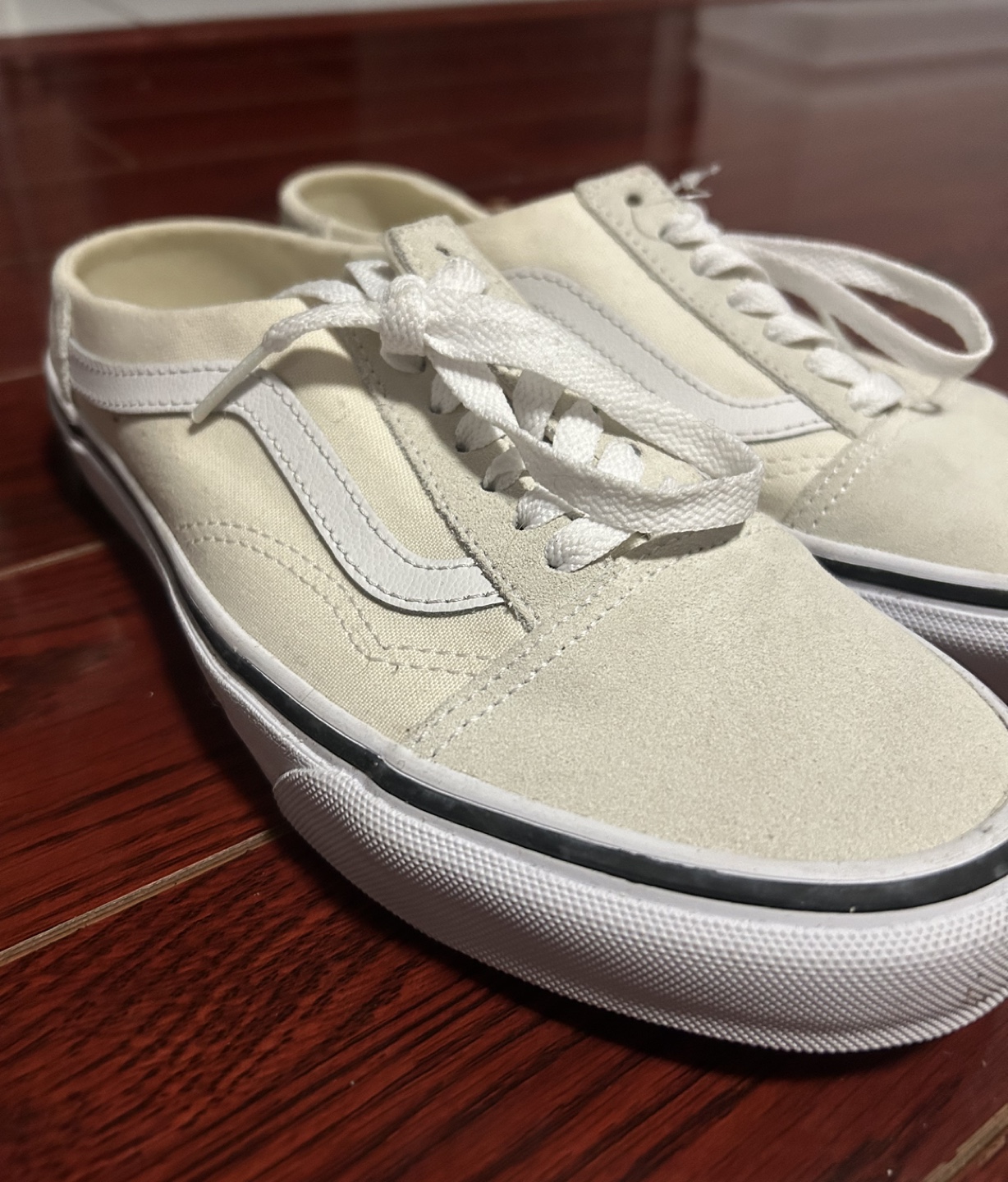 Vans Old Skool Mule in White/Cream image indicator(3)