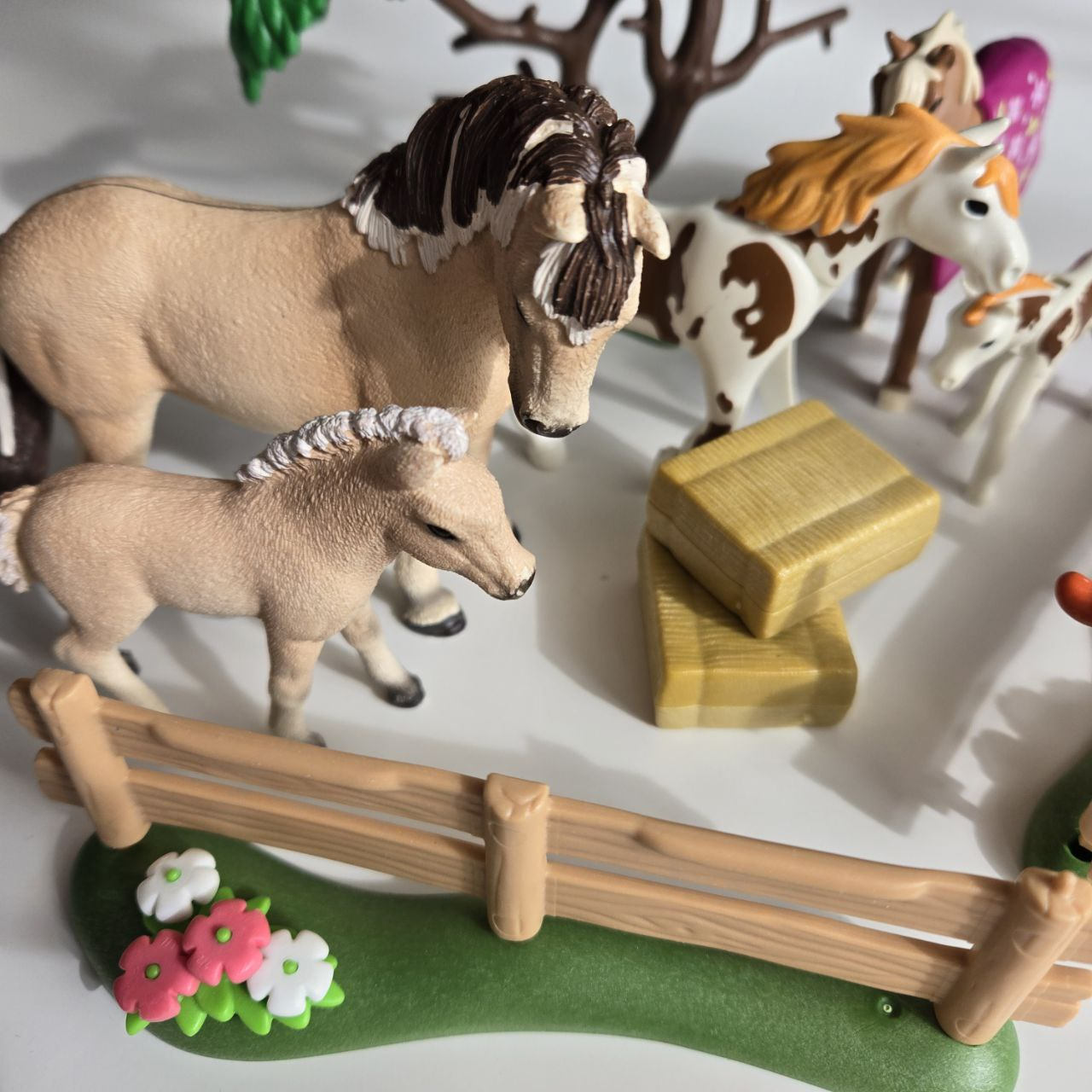 Like NEW - Pony Playset image indicator(3)