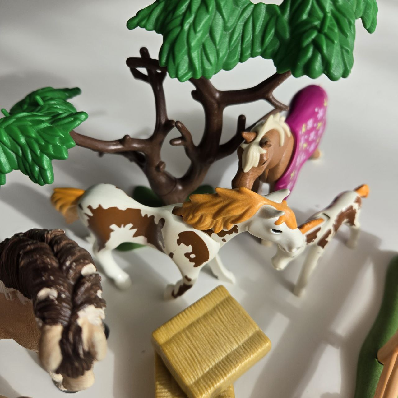 Like NEW - Pony Playset image indicator(4)