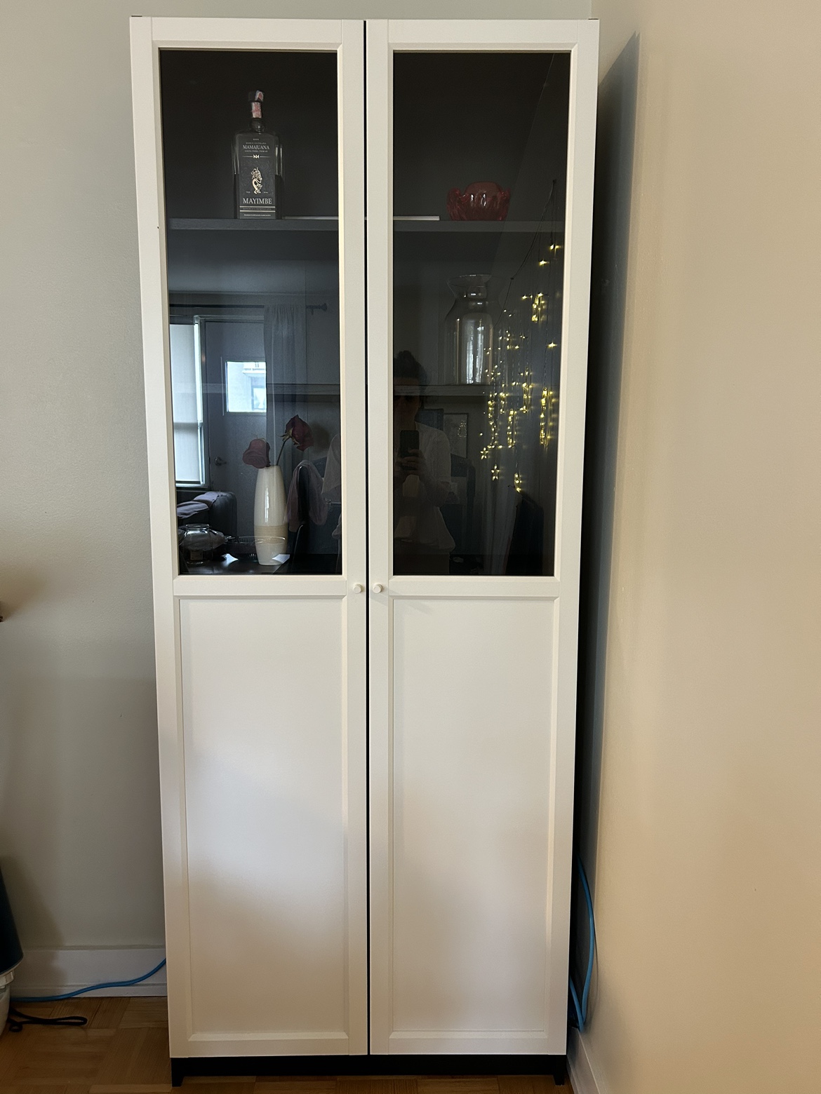 Black and white cabinet organiser