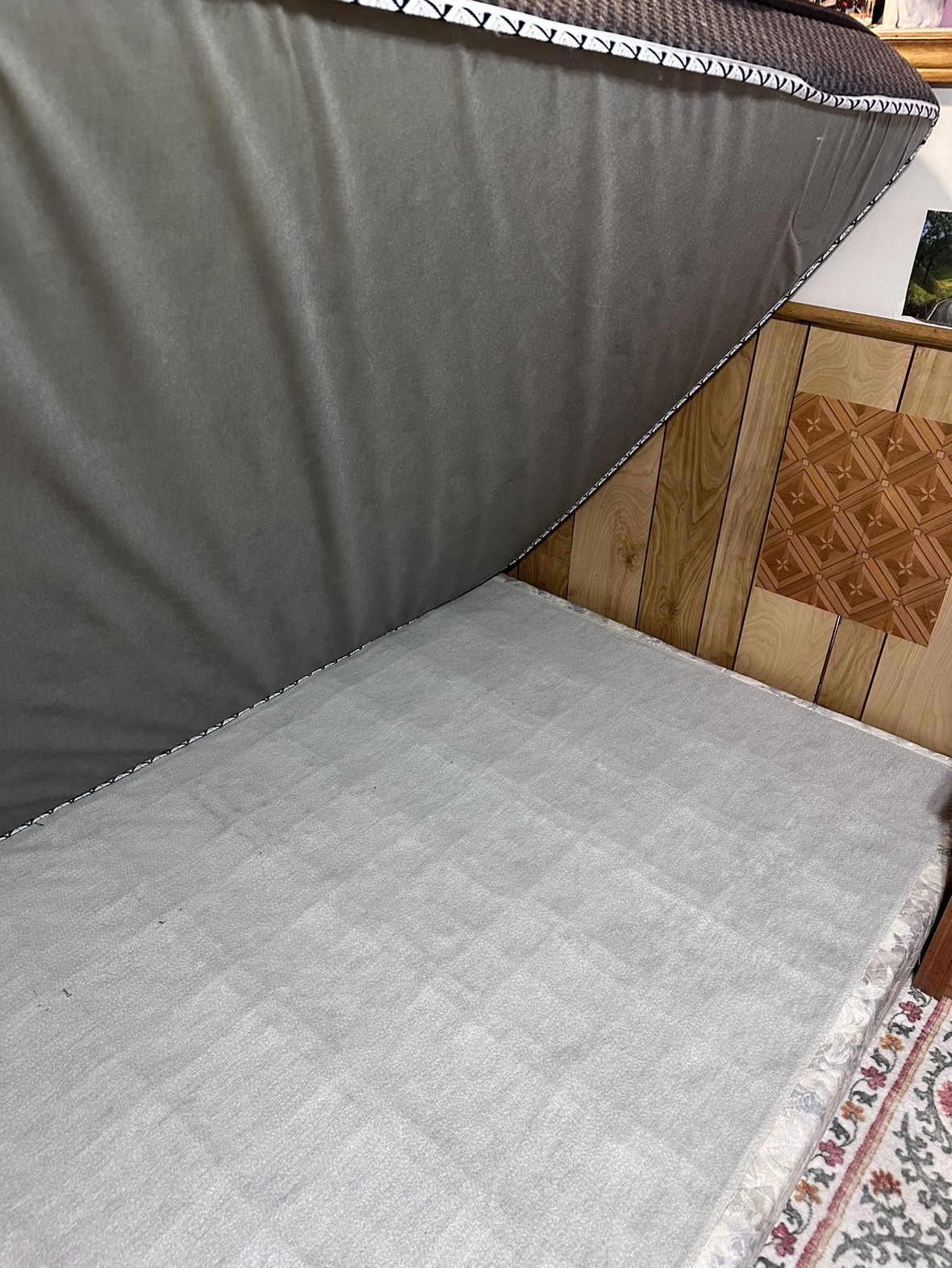 Queen size mattress with bed box - photo 3