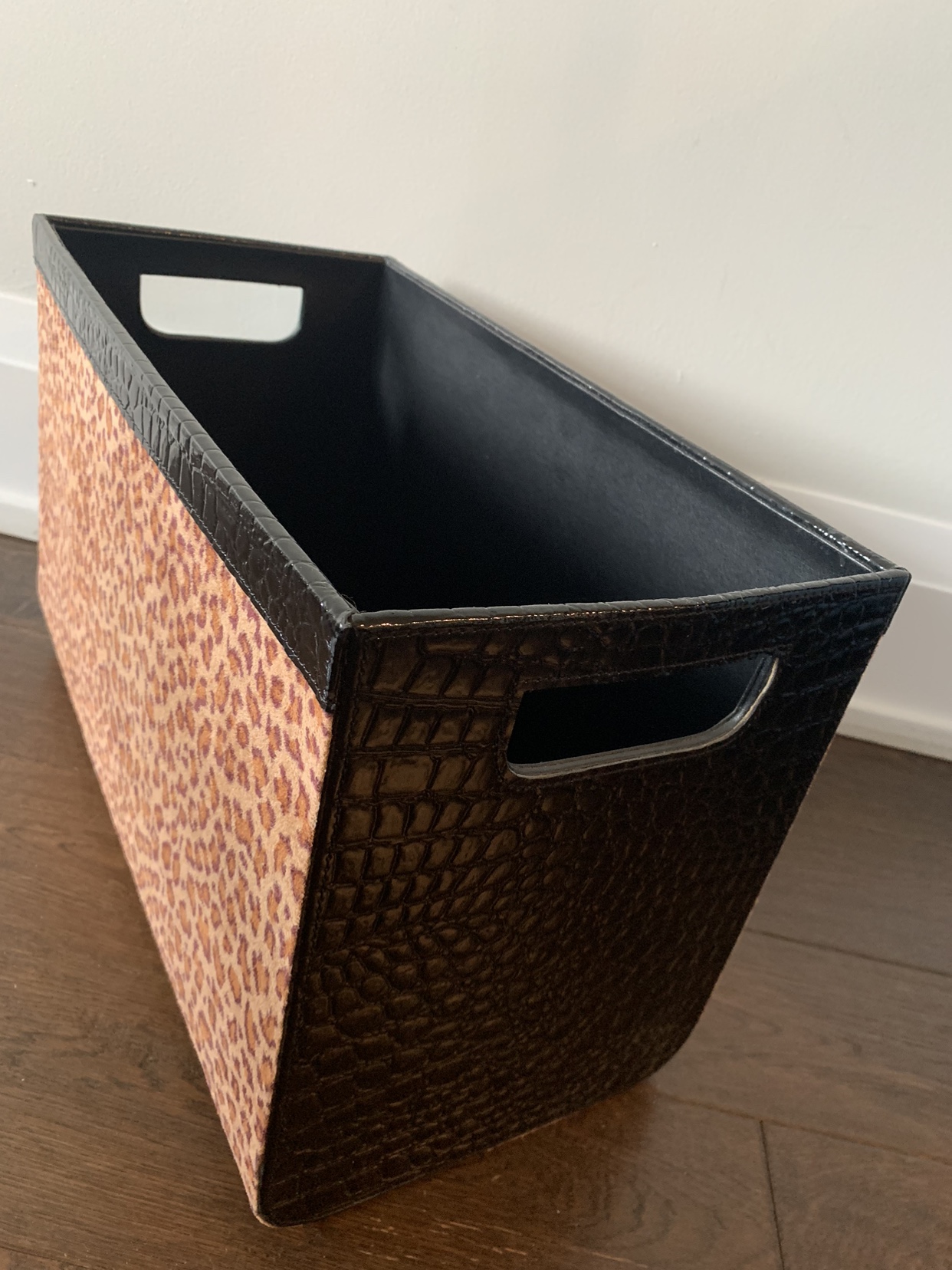 Organizerc storage. Leopard box