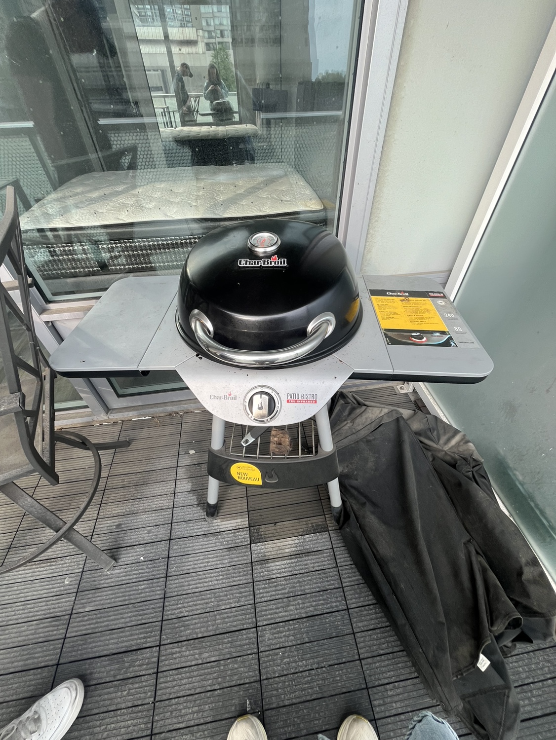 Charbroil Electric BBQ with coat