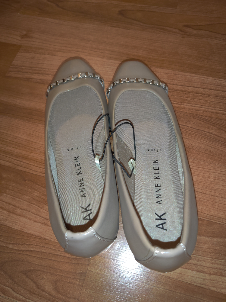 Brand new Anne klein ladies shoes size 6.5 image indicator(2)
