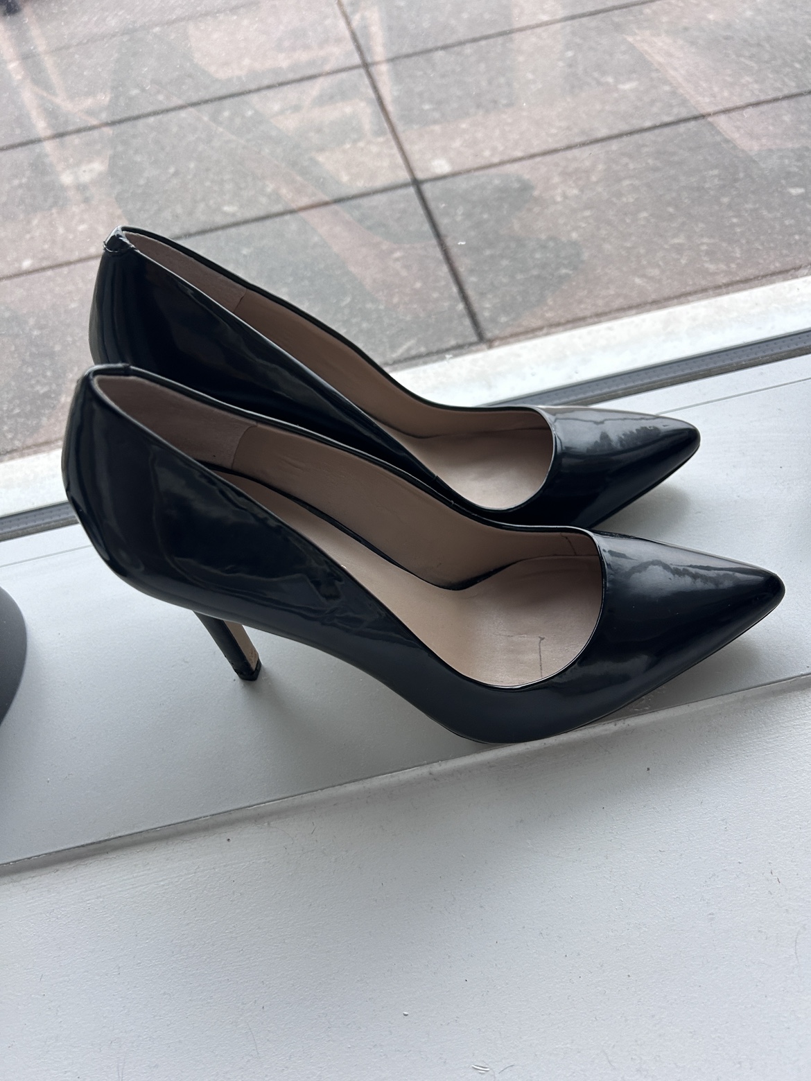Saks Fifth Avenue black heels size 7.5 - photo 2