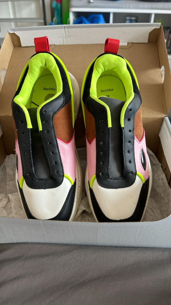 Sneakers