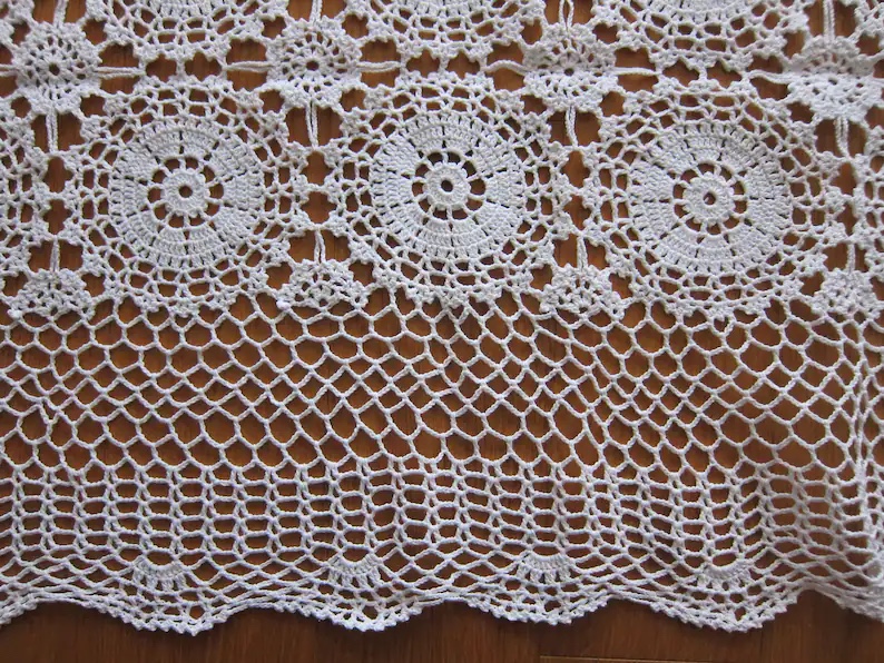 Lovely & Beautiful Small Square Crochet tablecloth - 100% cotton - photo 3