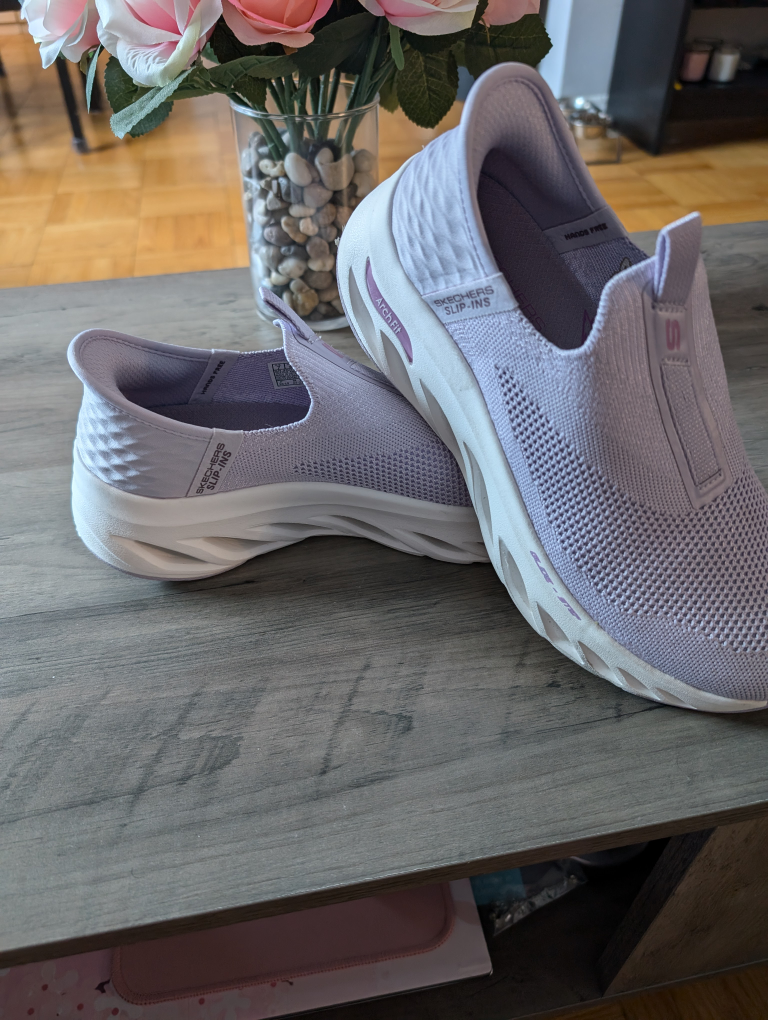 Skechers slip ons running shoes image indicator(2)