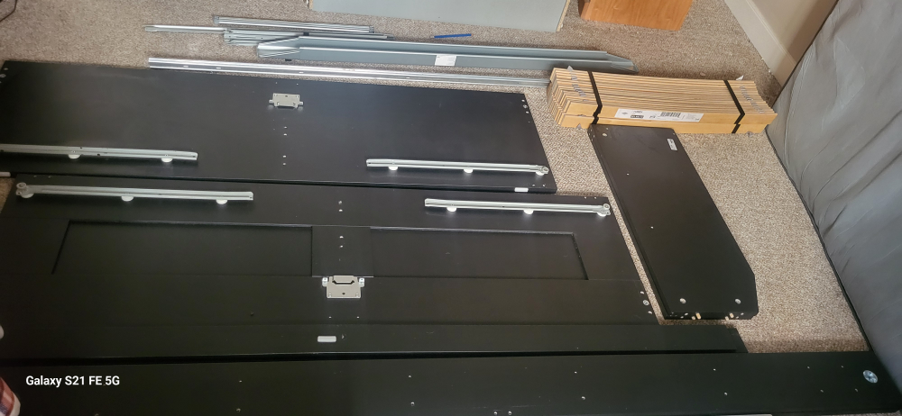 Queen size bed frame. like new.condition. - photo 2