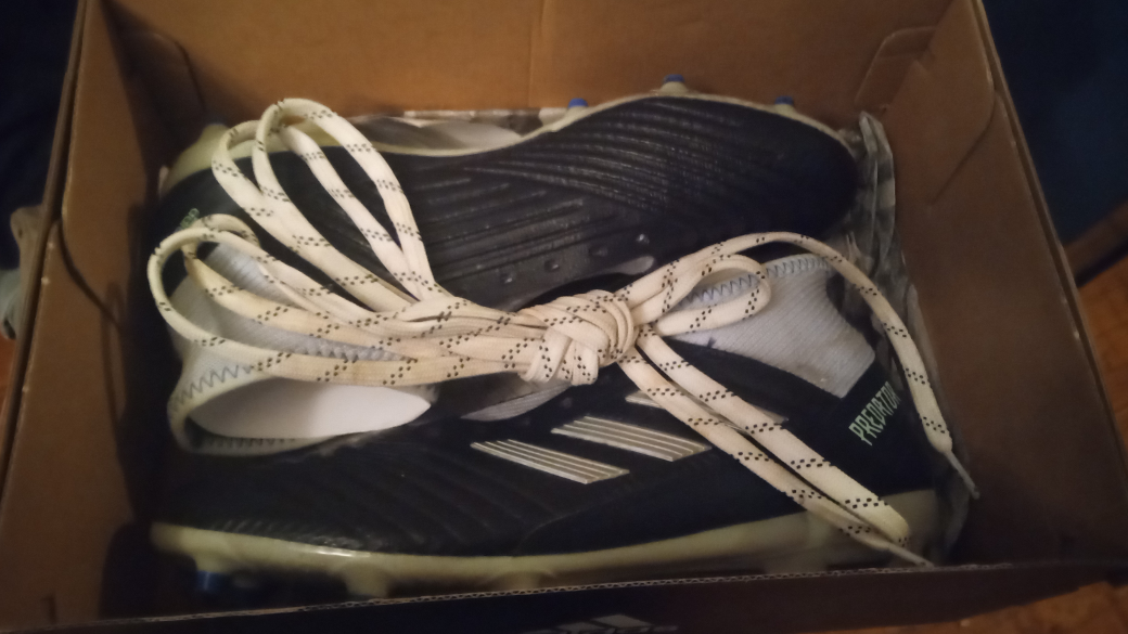 Soccer cleats for women's brand new - photo 3