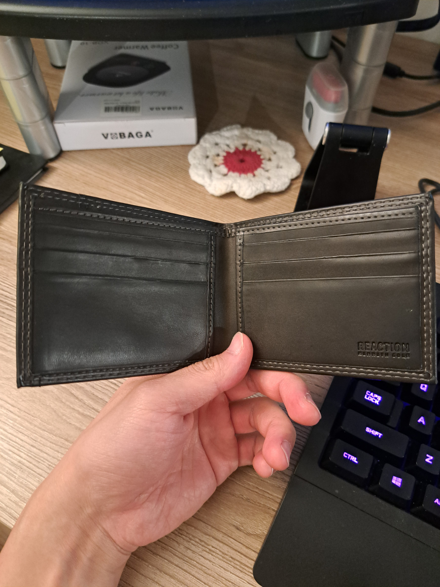 Kenneth Cole Men's Wallet #freecycle image indicator(2)