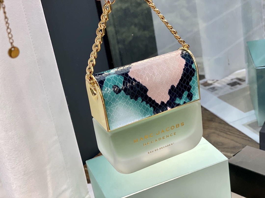 marc jacobs decadence perfume image indicator(2)