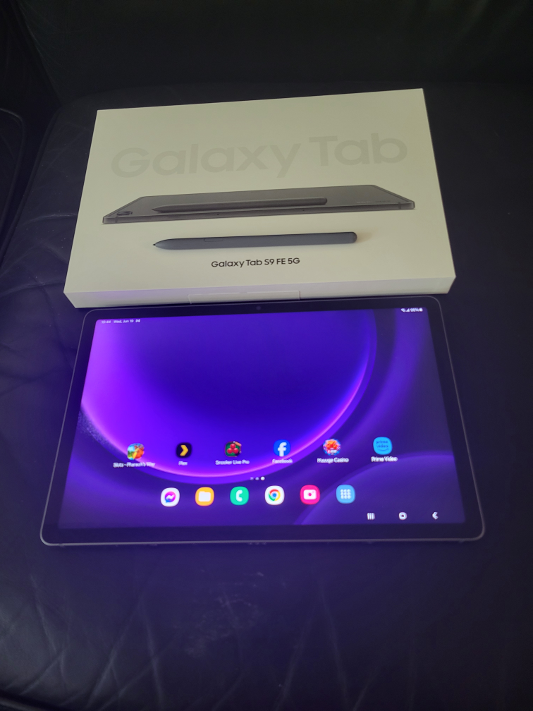Samsung Tab s9 FE  128gb + 128 gb sd, plus 25w wall charger thumbnail