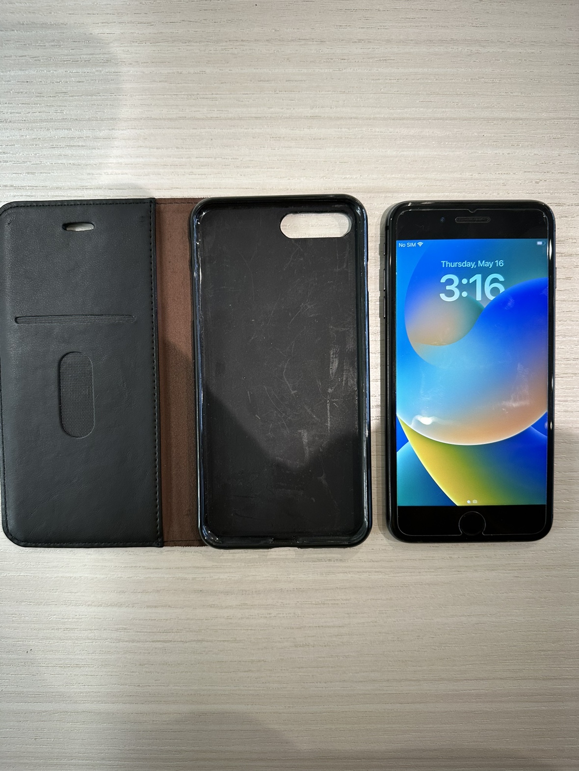 IPHONE 8 PLUS 64GB UNLOCKED 9/10 CONDITION $200 FIRM thumbnail