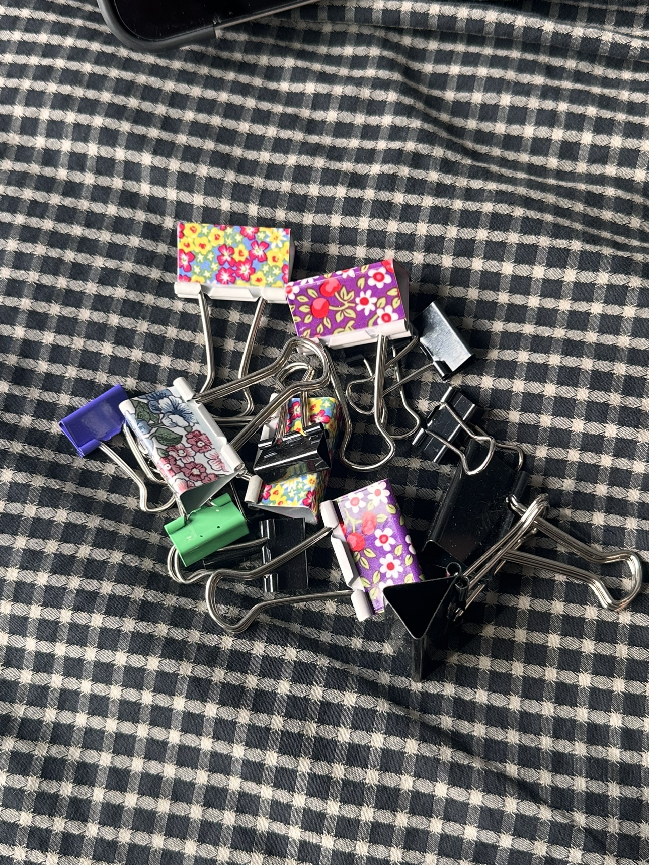 Paper clips thumbnail
