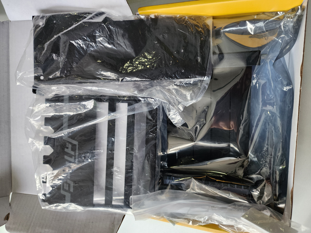 RTX GPU Vertical Mount black image indicator(4)