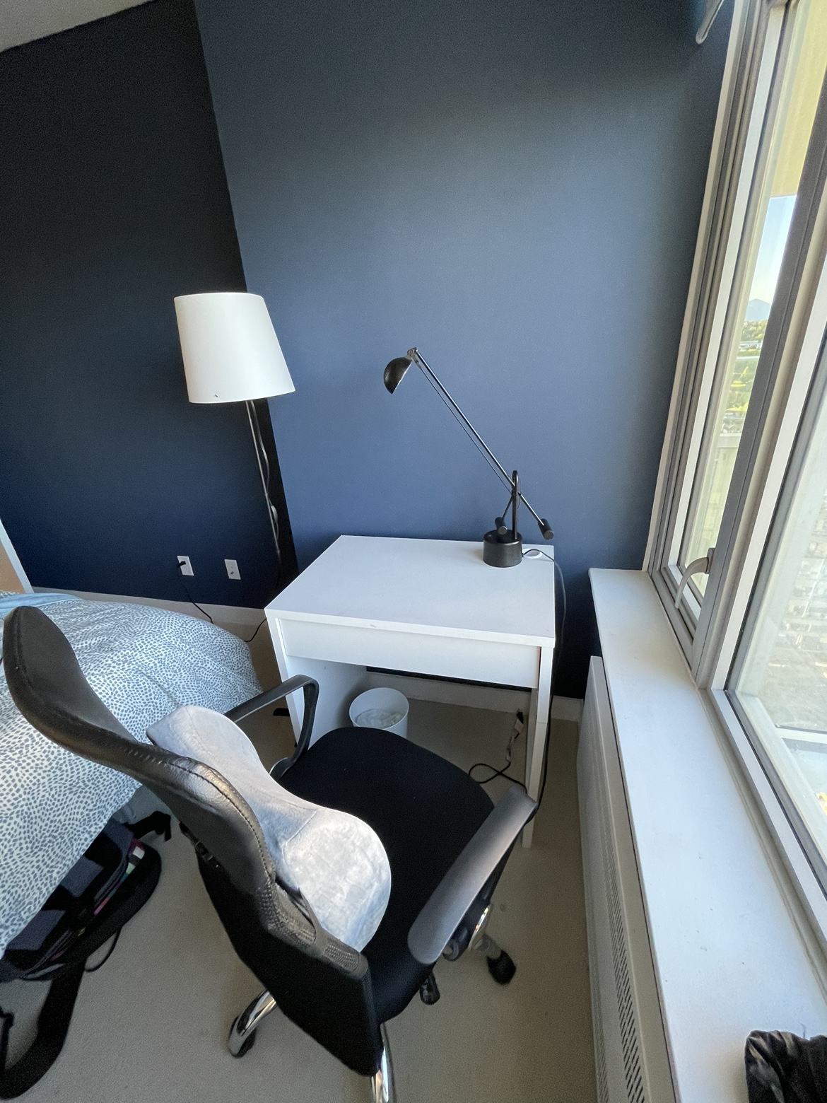 Desk, ergonomic chair and lamps set - photo 4