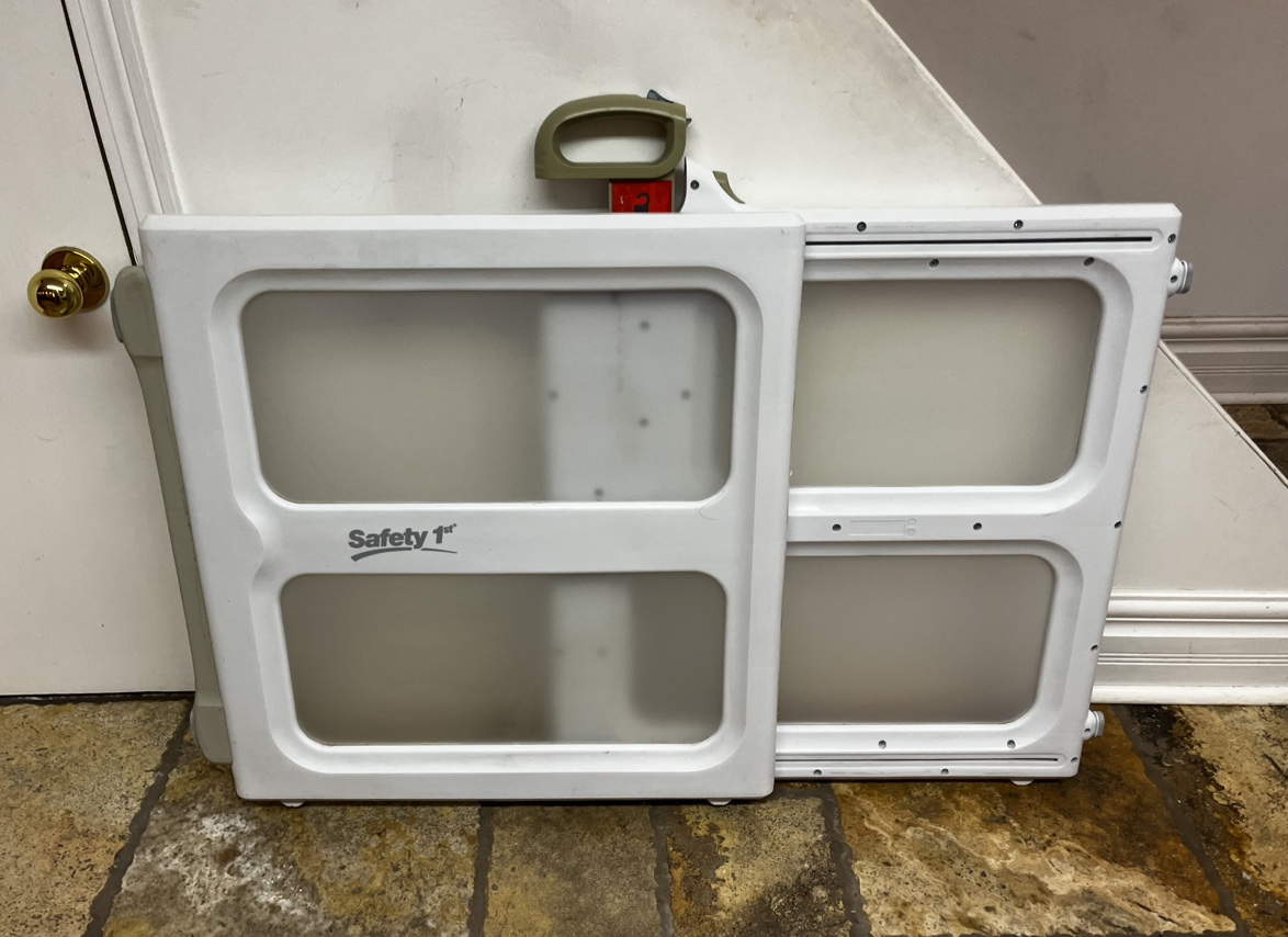 Safety 1st Baby Gate or Dog Gate - Pressure Mount image indicator(3)