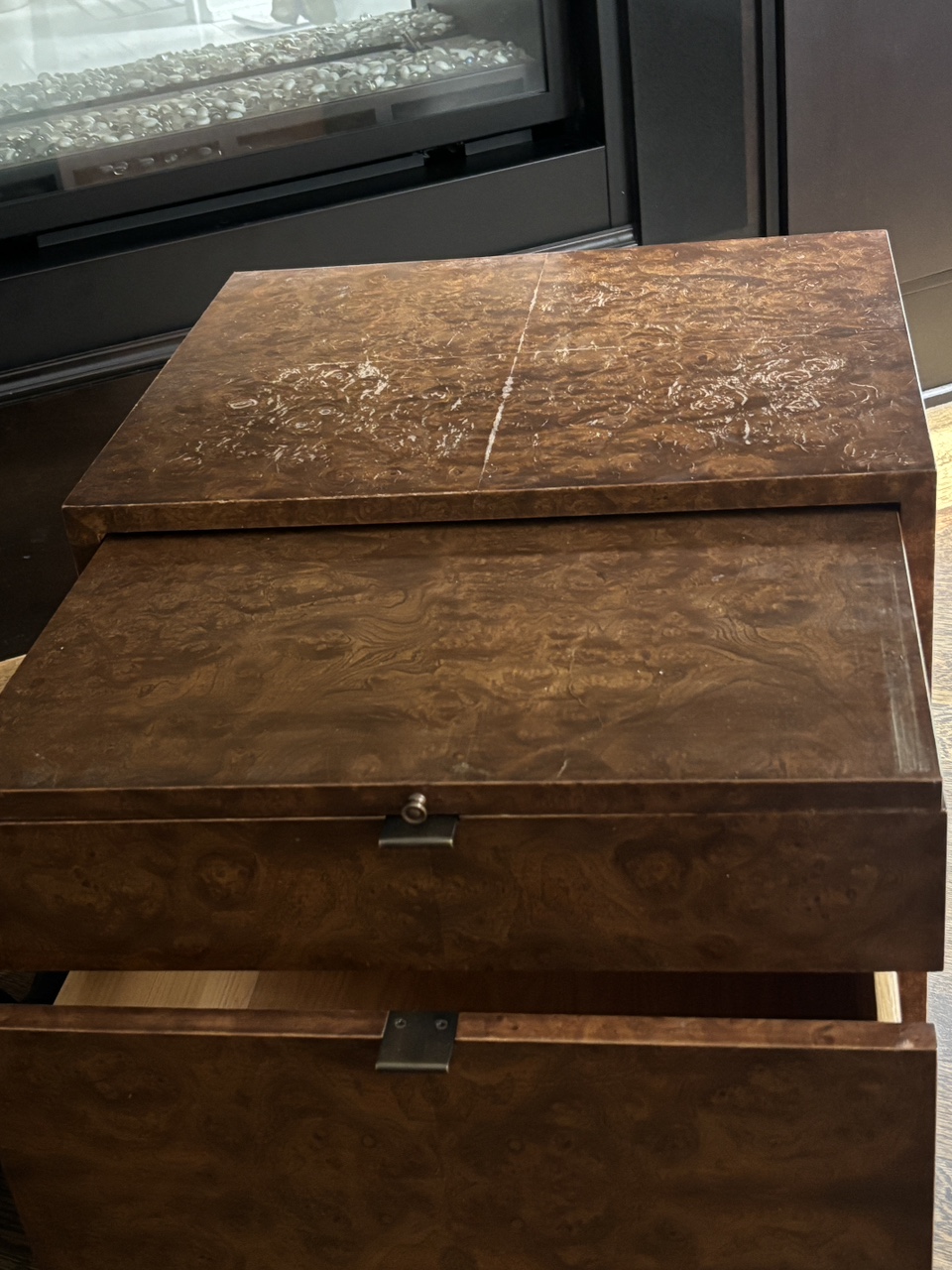 Burled wood matching night tables - photo 4