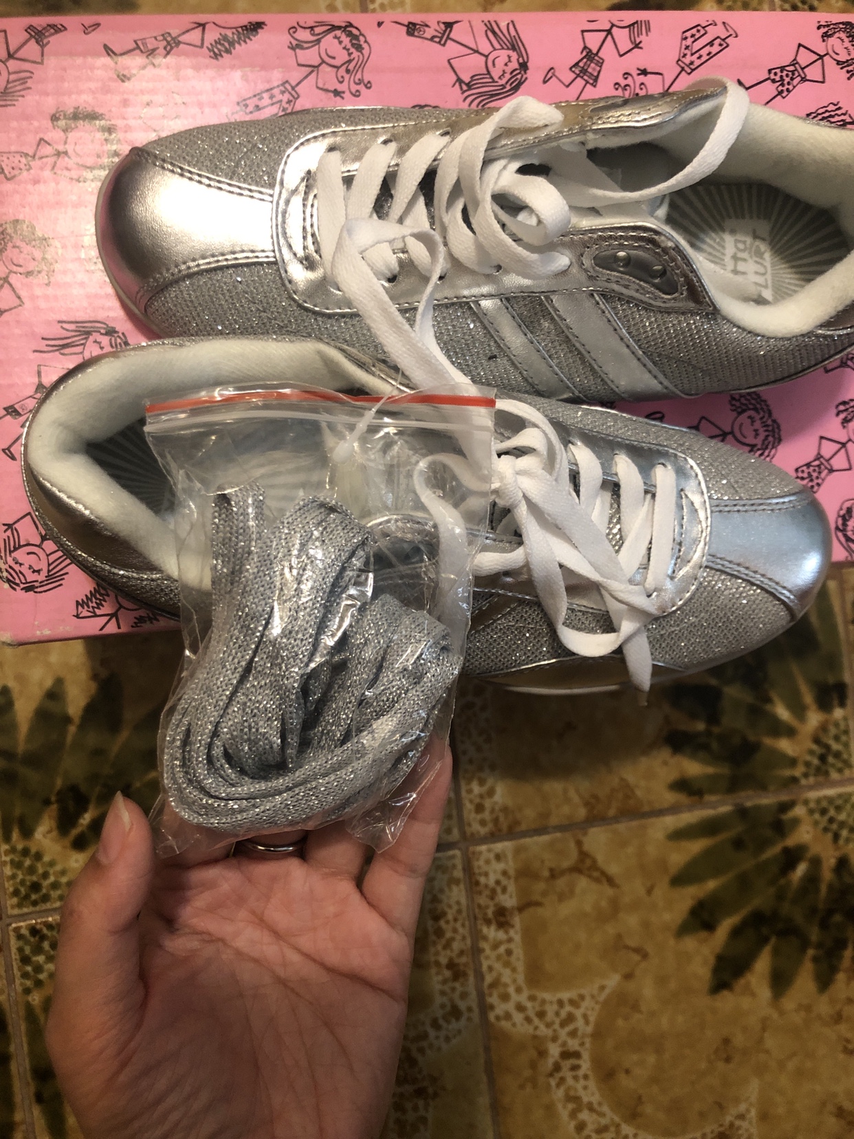 Silver sneakers (dance sneakers) image indicator(3)