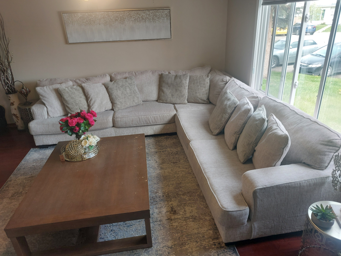 Beautiful oversized Ashley 'Rawcliffe' sectional