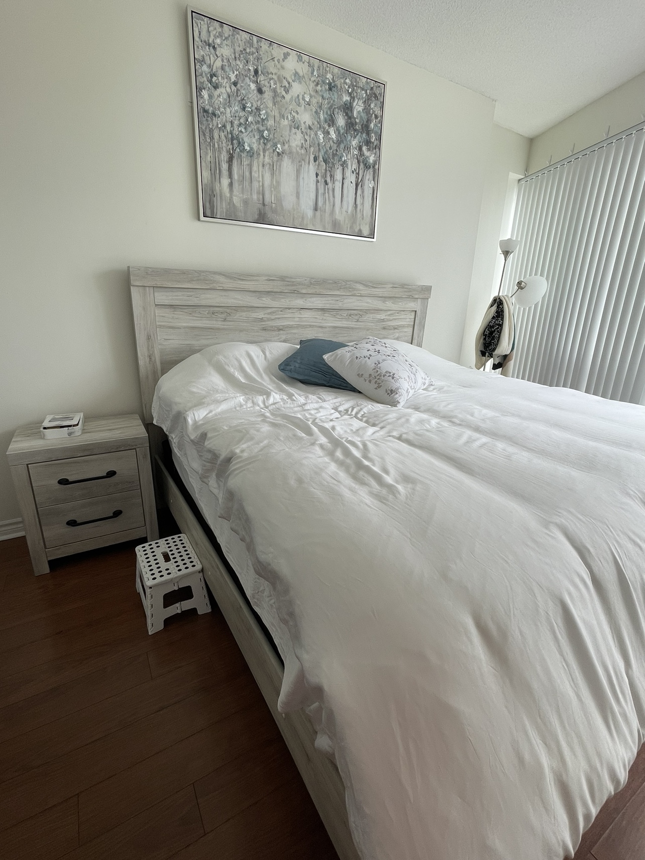 King size bed - photo 2